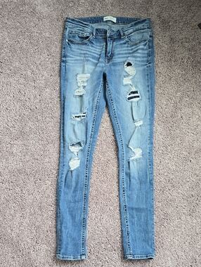 BKE Light Blue Ripped Women's Mid Rise Skinny Jeans Size 30 x 30.5